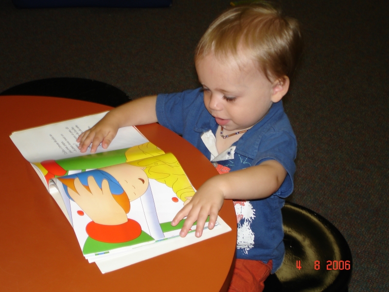 Félix à la bibliothèque Germaine-Guevremont à Laval