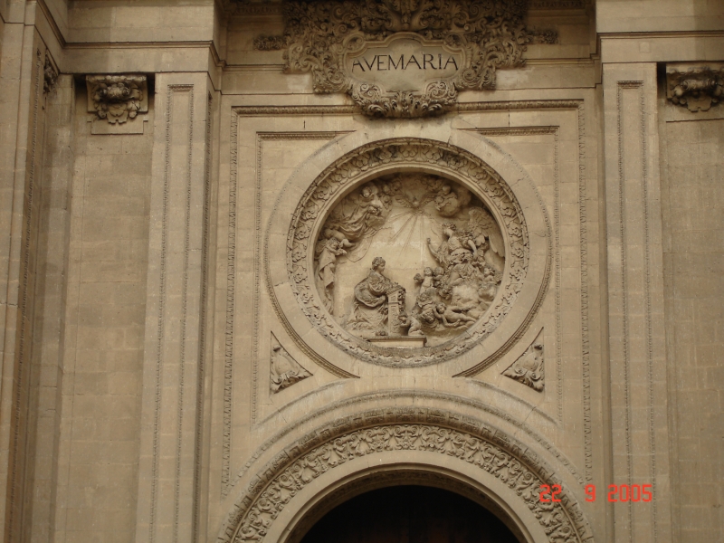 Sculpture à l’entrée de la Chapelle royale de Grenade, Espagne
