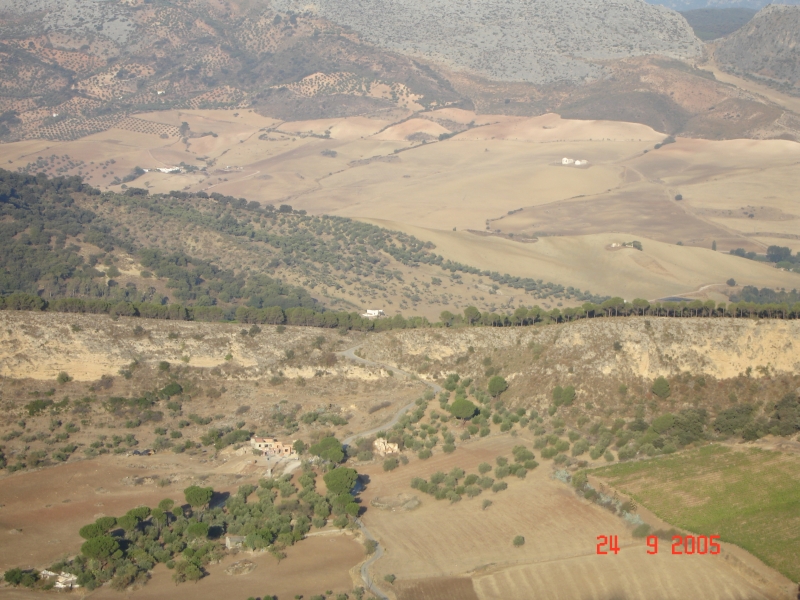 De la ville de Ronda, en Espagne, une vue incroyable sur la vallée!