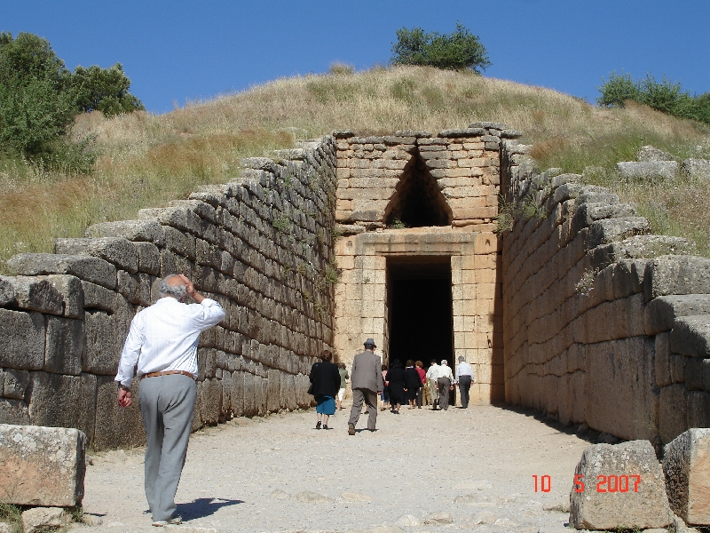Le passage menant à la grande salle du trésor d’Atrée, Mycènes, Grèce