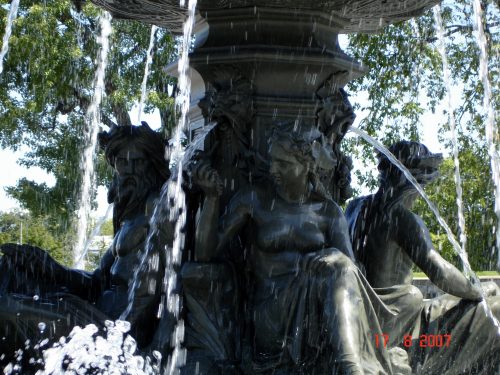 La fontaine de Tourny devant le Parlement du Québec