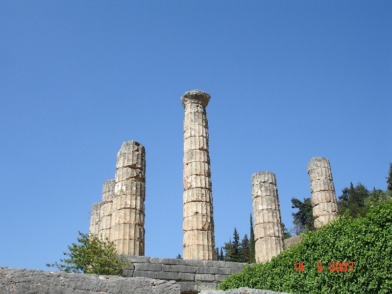 Colonnes du temple d’Apollon sur le site archéologique de l’ancienne Delphes, Grèce