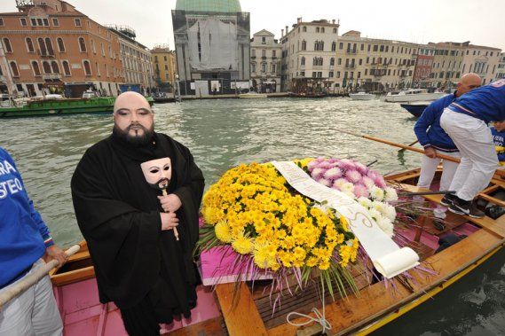 Les «funérailles» de Venise mises en scène (Revue de presse)