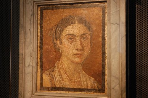 Une femme aisée et importante de Pompéi, Musée archéologique national de Naples, Italie