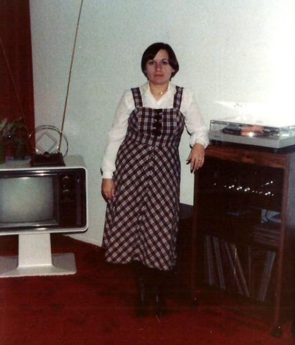 1981... Céline dans le salon de la maison de la rue Quimper à Saint-Louis de Terrebonne