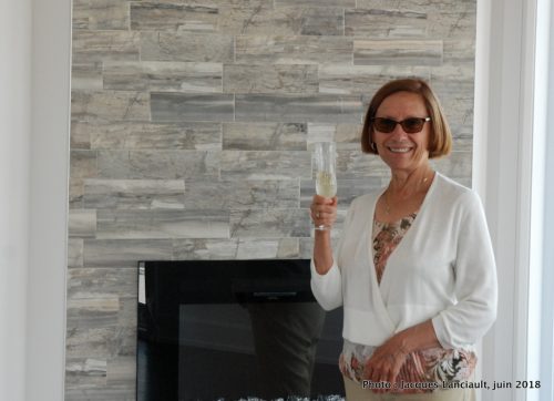Céline lors de la prise de possession du condo 