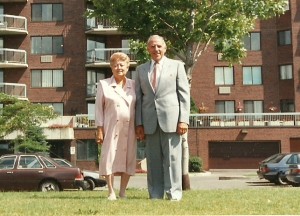 Madame et monsieur Pichette quelques instants avant leur départ pour une réception soulignant leur 45e anniversaire de mariage!