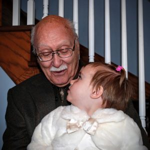Mon père avec son arrière petite-fille, Chloé!... en 2010!