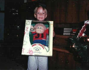 Noël 1985, conformément à la mode du temps, Marc-André reçoit une poupée "bout de choux" pour Noël... Des mots qu'il aura toujours de la difficulté à prononcer!