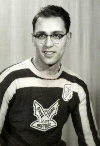 Adolescent, mon père jouait au ballon-balai... et évidemment, il était un des organisateurs de la ligue!