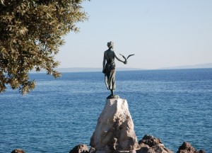 La fille à la mouette, Opatija, Croatie