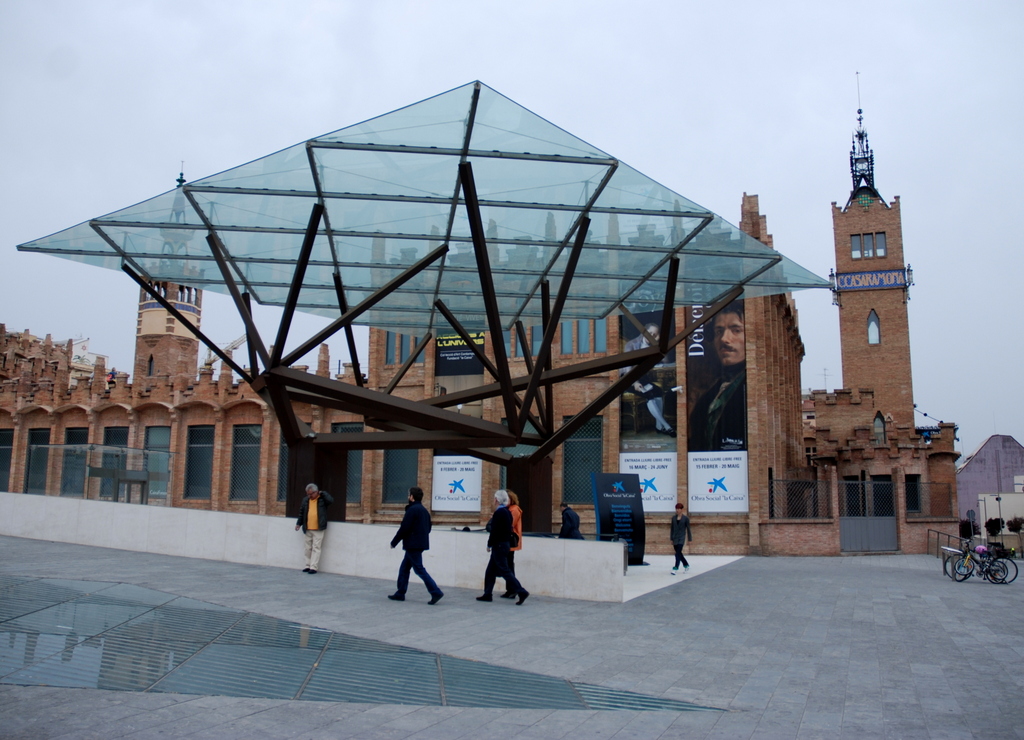 "Arbre de Arata Isozaki, Caixa Forum, Barcelone, Espagne