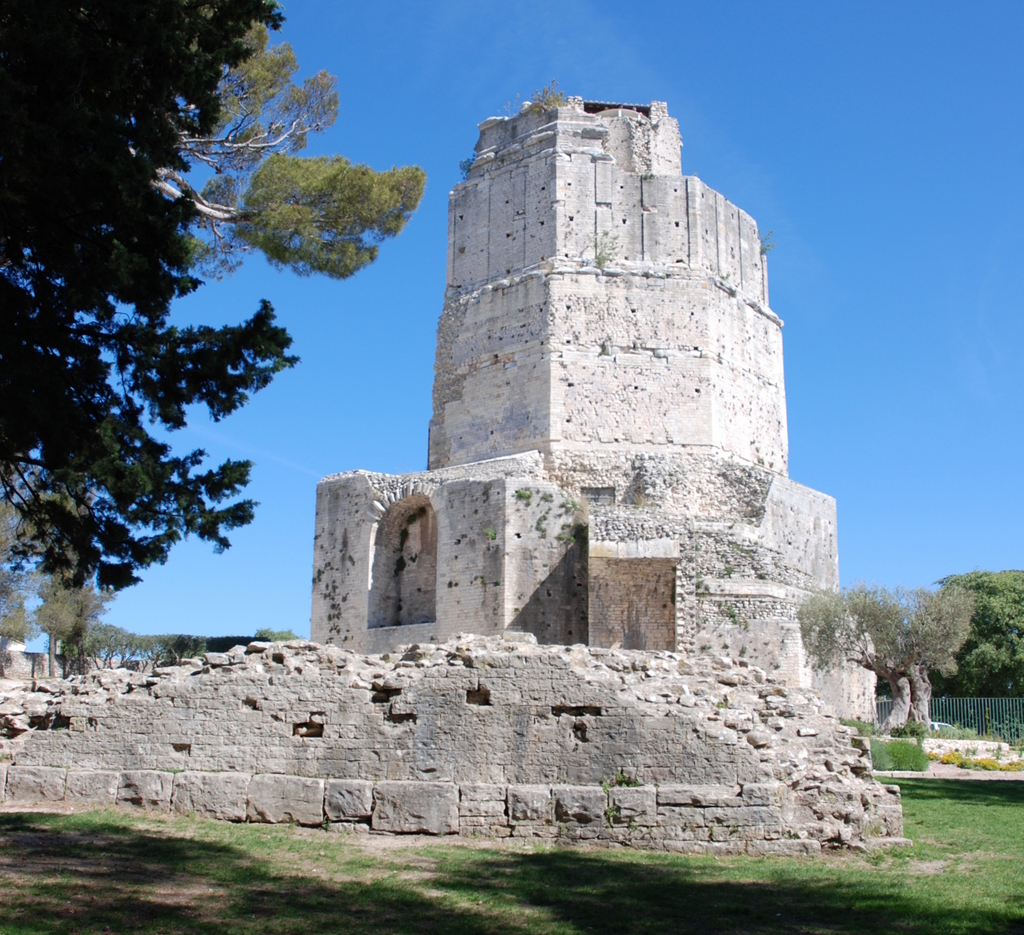 Les jardins de la Fontaine, la tour Magne, une magnifique balade dans Nîmes!
