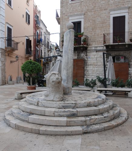 Colonne de la justice, Bari, Pouilles, Italie