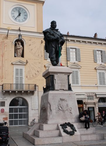 Tour de l’Horloge et monument à Garibaldi, Parme, Émilie-Romagne, Italie