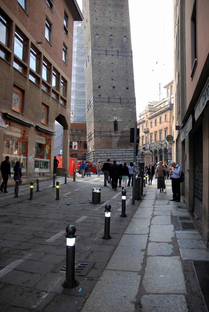 Torre Garisenda, Piazza di Porta Ravegnana, Bologne, Émilie-Romagne, Italie