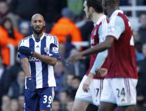 607769-l-attaquant-francais-de-west-bromwich-albion-nicolas-anelka-effectuant-le-geste-de-la-quenelle-lors-