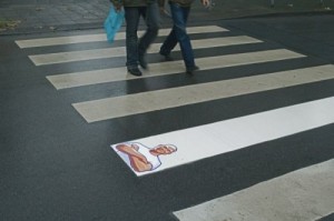 street-marketing-passage-pieton-07-500x332