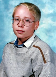Pour sa sixième année, Marc-André est maintenant au Collège français! Voici la photo officielle prise en novembre 1990. 