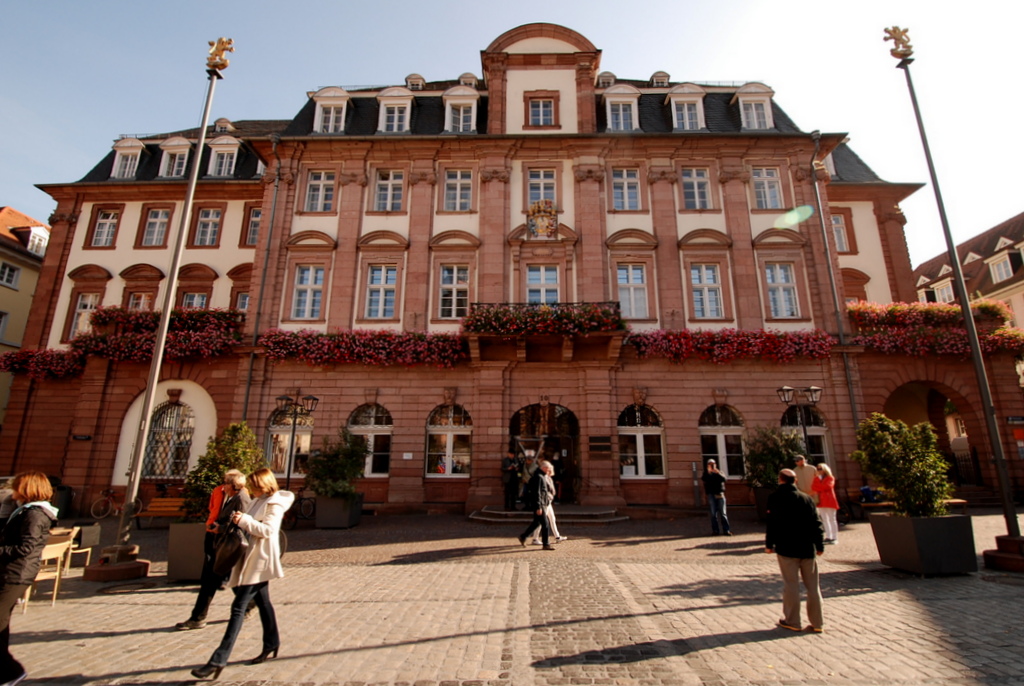 Les jolies places au cœur de la vieille ville de Heidelberg et l’église Saint-Esprit !