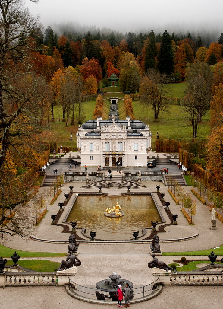 De « petit » pavillon de chasse à villa royale, Linderhof est devenu un véritable château !