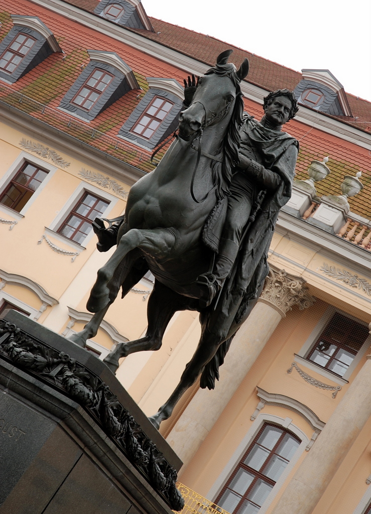 Weimar : les places de la Démocratie et du Marché, l’Hôtel de Ville, Goethe et Schiller (1re partie)!