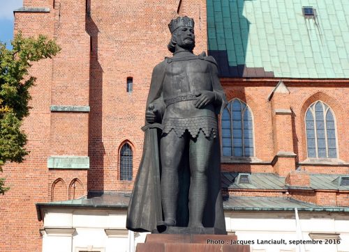 Statue de Boleslas Ier, cathédrale de Gniezno, Pologne