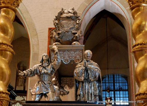 Tombeau en argent massif de Saint-Adalbert, cathédrale de Gniezno, Pologne