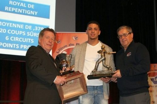 Rodger Brulotte, président de la LBJÉQ, Moîse Perez du Royal de Repentigny et Serge Rivest, directeur des opérations de la LBJÉQ.
