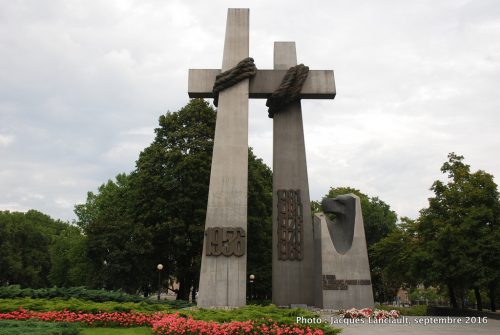 Monument aux victimes du soulèvement de juin 1956, Poznań, Pologne