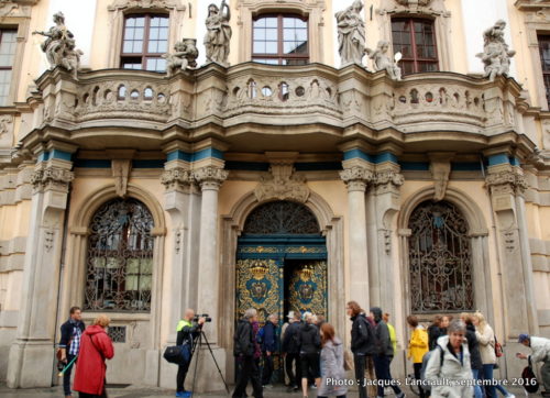 Le portail de l’Université, Wrocław, Pologne