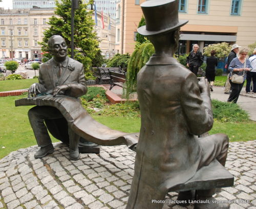 Statue de Jeremi Przybora et Jerzy Wasowski, parc de la colline de l’université, Opole, Pologne