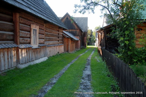 Petit village de Chochołów, Pologne