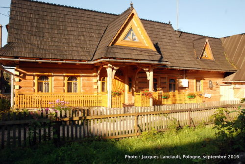 Petit village de Chochołów, Pologne
