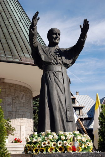 Statue de Jean-Paul II, Église Notre-Dame-de-Fatima, Zakopane, Pologne