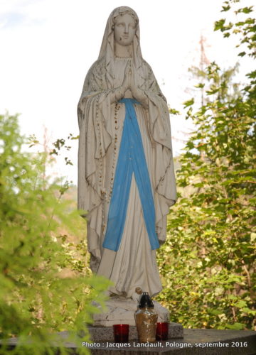 Statue dans le parc du sanctuaire Notre-Dame-de-Fatima, Zakopane, Pologne