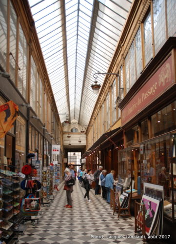 Faubourg Montmartre, Paris, France