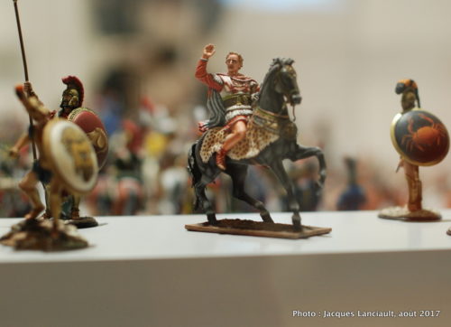 Cabinets insolites, musée des figurines historiques, Hôtel des Invalides, Paris, France