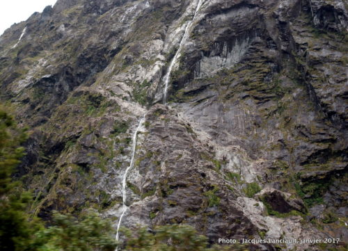 Christie’s Falls, parc national de Fjordland, île du Sud, Nouvelle-Zélande