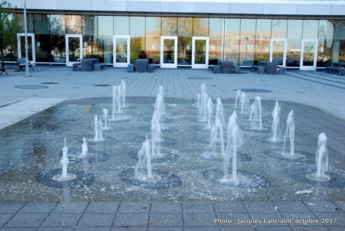 Place Claude-Léveillée, Laval, Québec