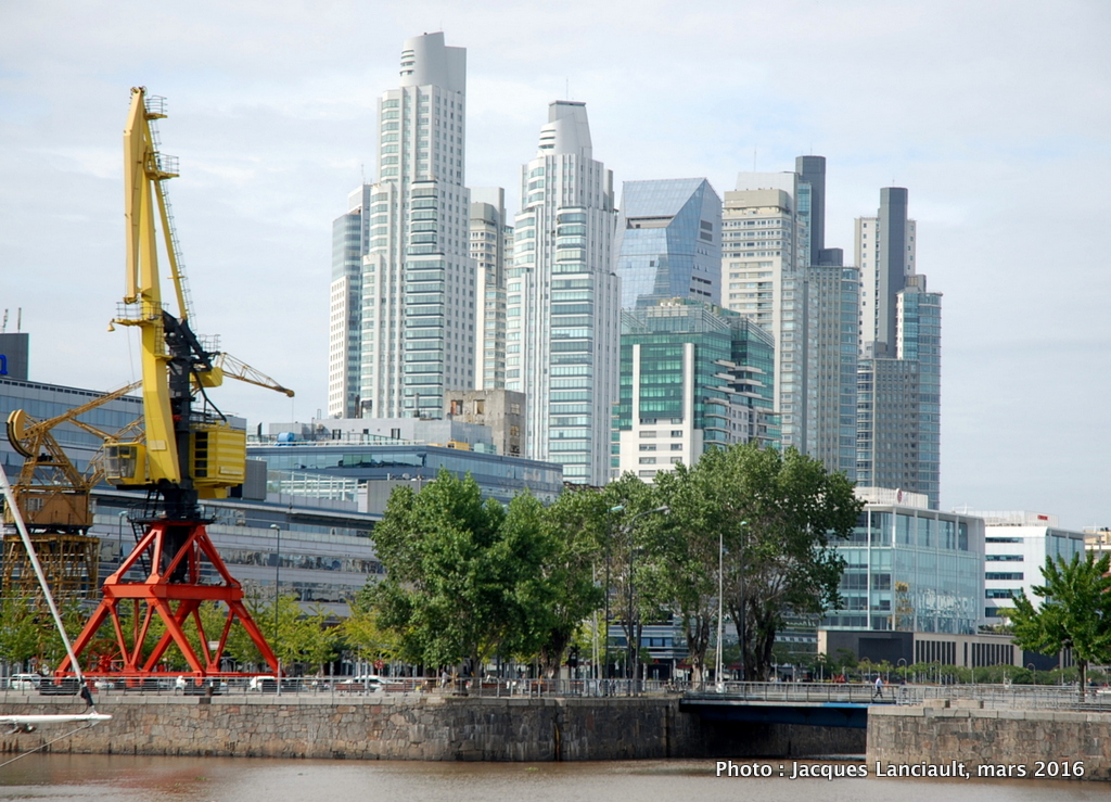 Agréable promenade dans le quartier de Puerto Madero de Buenos Aires!