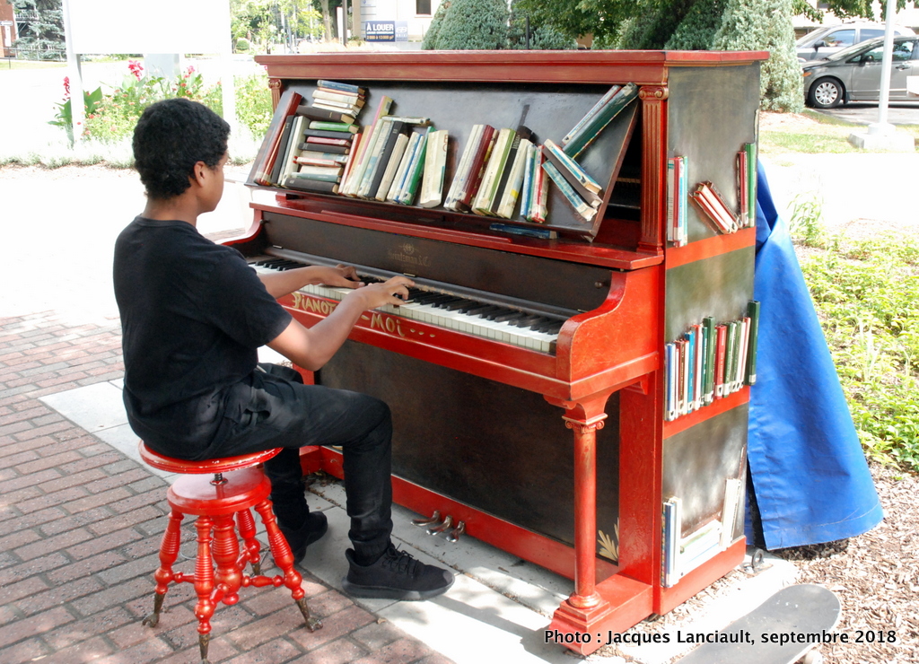 Piano public, Patrick Verrier, Granby, Québec