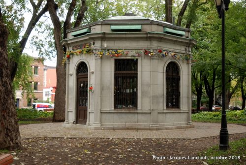 Vespasienne du Carré Saint-Louis, Montréal, Québec