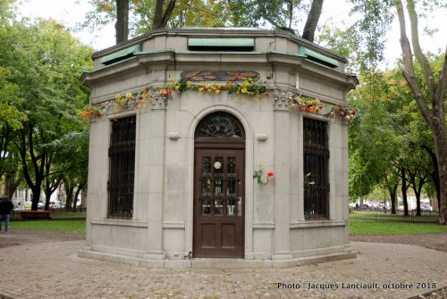 Vespasienne du Carré Saint-Louis, Montréal, Québec