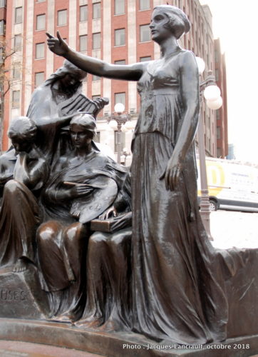 Les Muses, Place d’Youville, Québec