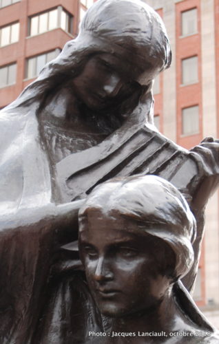 Les Muses, Place d’Youville, Québec