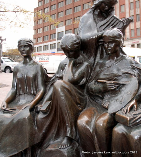 Les Muses, Place d’Youville, Québec