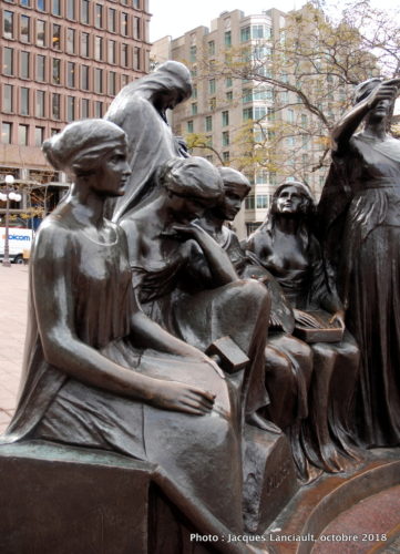 Les Muses, Place d’Youville, Québec