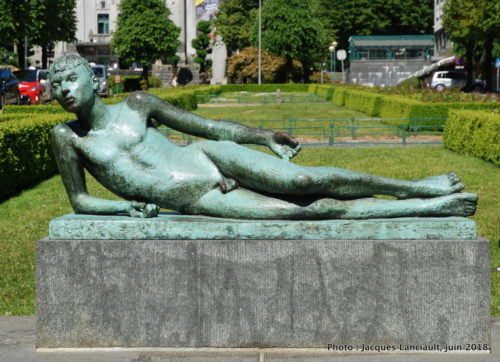 Poète allongé, Bergen, Norvège