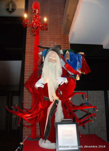 Père Noël médiéval, parcours des pères Noël du Centre de commerce mondial de Montréal